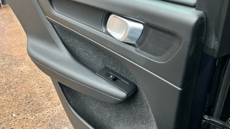 Volvo Xc40 1.5 T3 [163] Momentum 5dr Petrol Estate